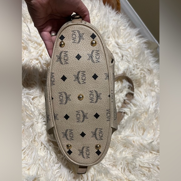 Authentic M C M hobo bag - Picture 4 of 16